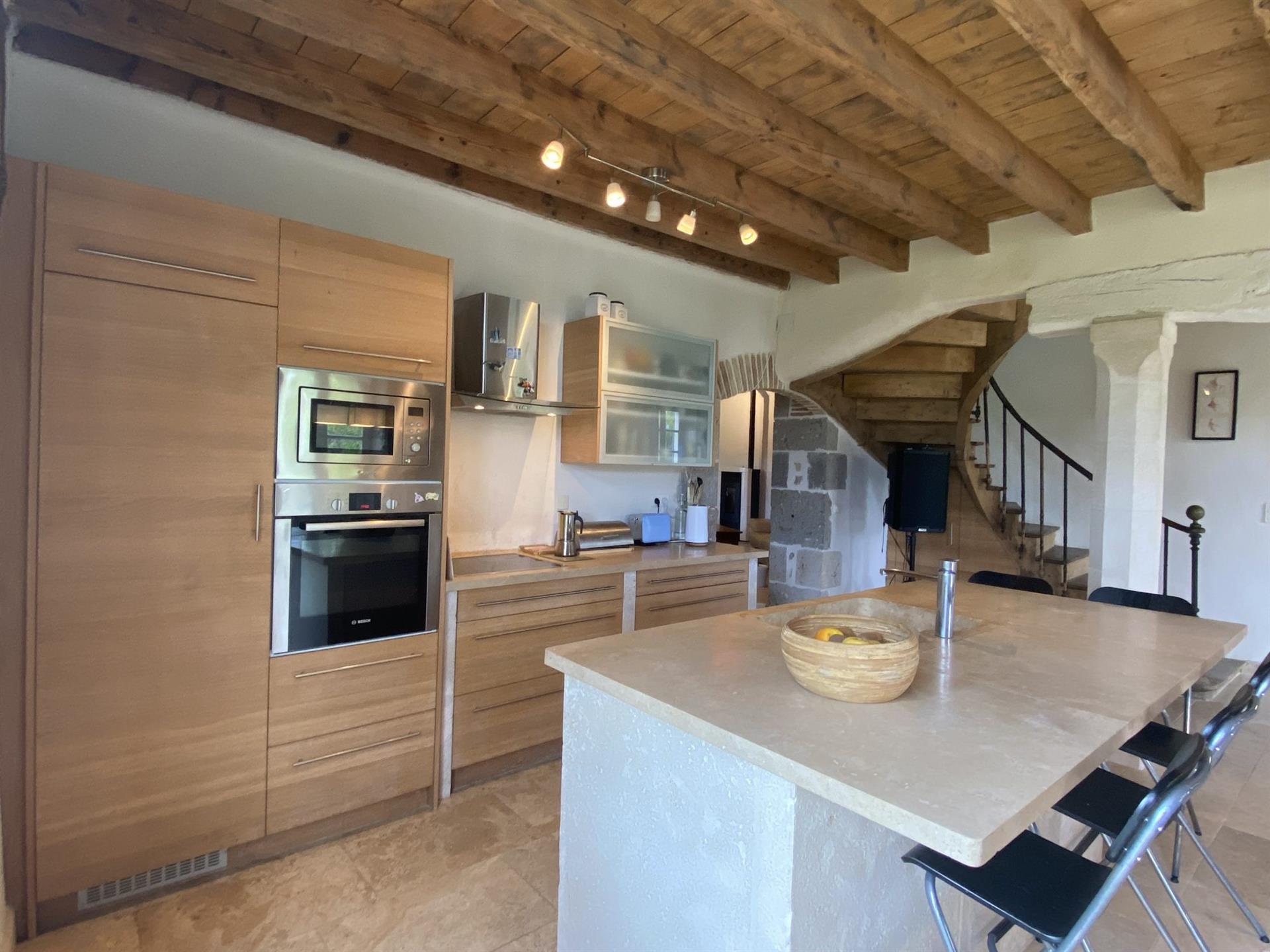 Propriété en Pierre avec Lac, Gîte et 3.7 Ha