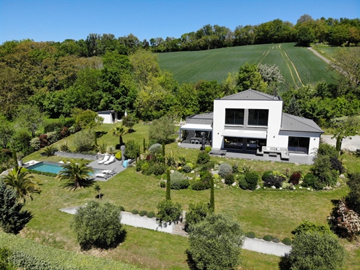 Prachtige luxe villa met uitzicht en zwembad
