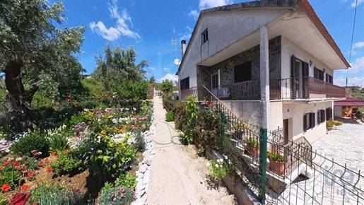 Home / Villa with 5 Rooms in Leiria with 276,00 m²