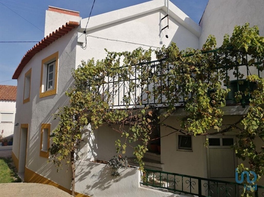 Casa de aldeia T2 em Leiria de 148,00 m²