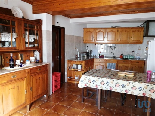 House with 4 Rooms in Coimbra with 352,00 m²