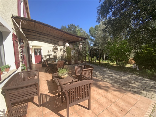 In a privileged setting, beautiful bastide of 275 m2 on a plot of 2900 m2.