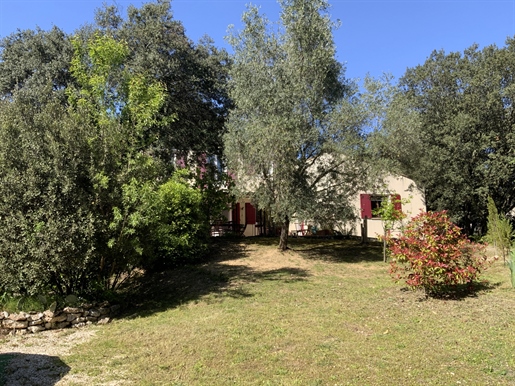 In a privileged setting, beautiful bastide of 275 m2 on a plot of 2900 m2.