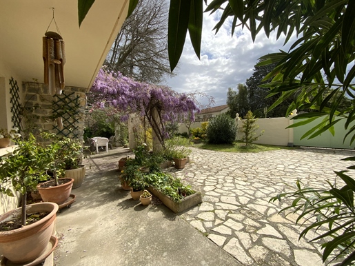 Villa van 160 m2 Uzès te voet met tuin van 800 m2.