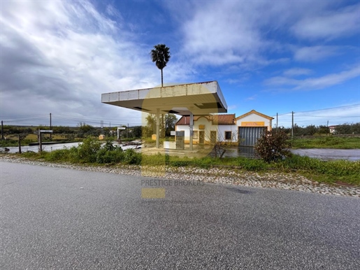 Verkauf einer alten Tankstelle im Dorf Montoito