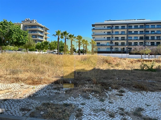 Terreno Urbano Premium em Faro: 1512m² para 15 apartamentos, 2 lojas e 15 estacionamentos.