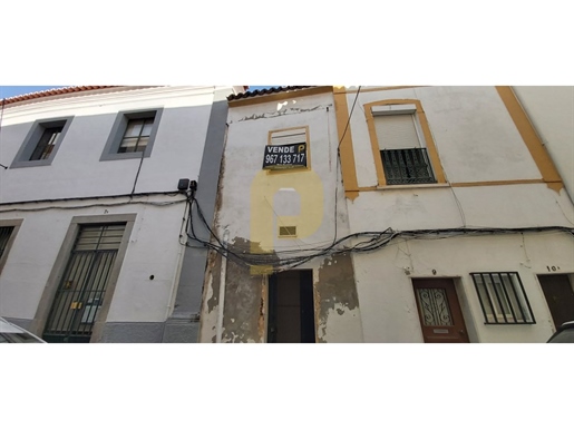 Maison à Elvas à Remodeler Dans le Quartier Historique
