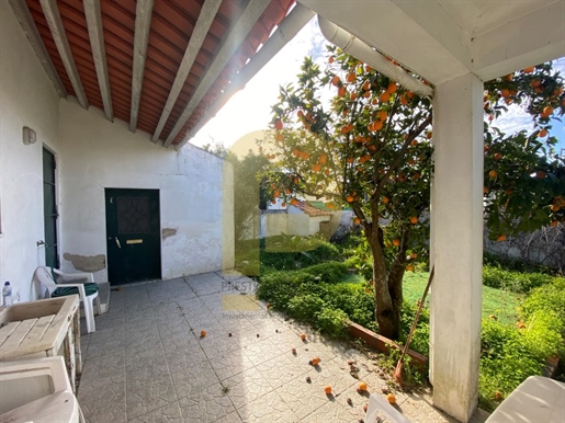 Encantadora moradia térrea com garagem e quintal na vila do Vimieiro em Évora