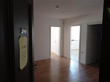 Nuevas oficinas en alquiler, 72 m², en Beersheba