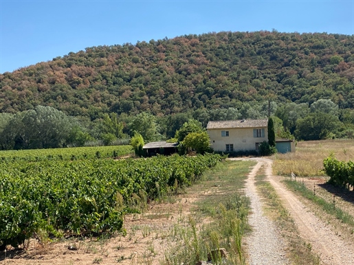 Les Arcs, stenen landhuis in de wijngaarden