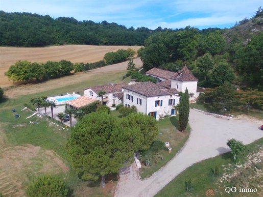 Quercy complex comprising a house, two gîtes and a 'Loft' barn. Dependencies. Pool