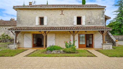 Stone house on two levels (3 bedrooms)