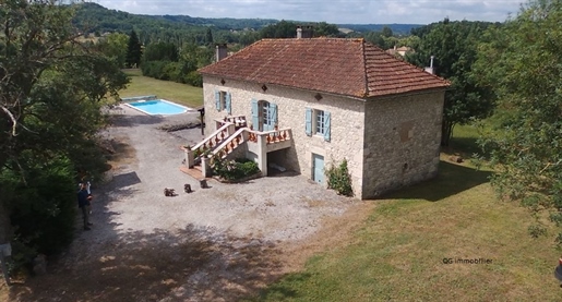 Stone house on two levels, two bedrooms, swimming pool.