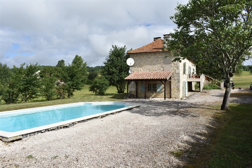 Stone house on two levels, two bedrooms, swimming pool.