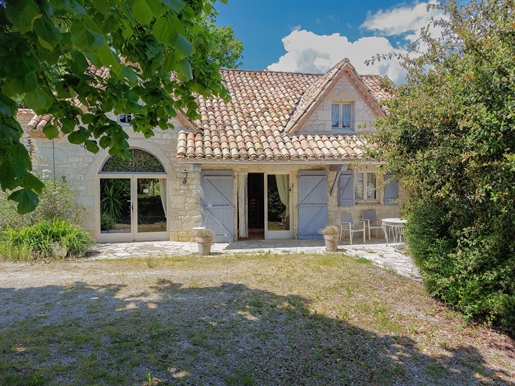 Quercy ensemble with outbuildings on pretty wooded and fenced land