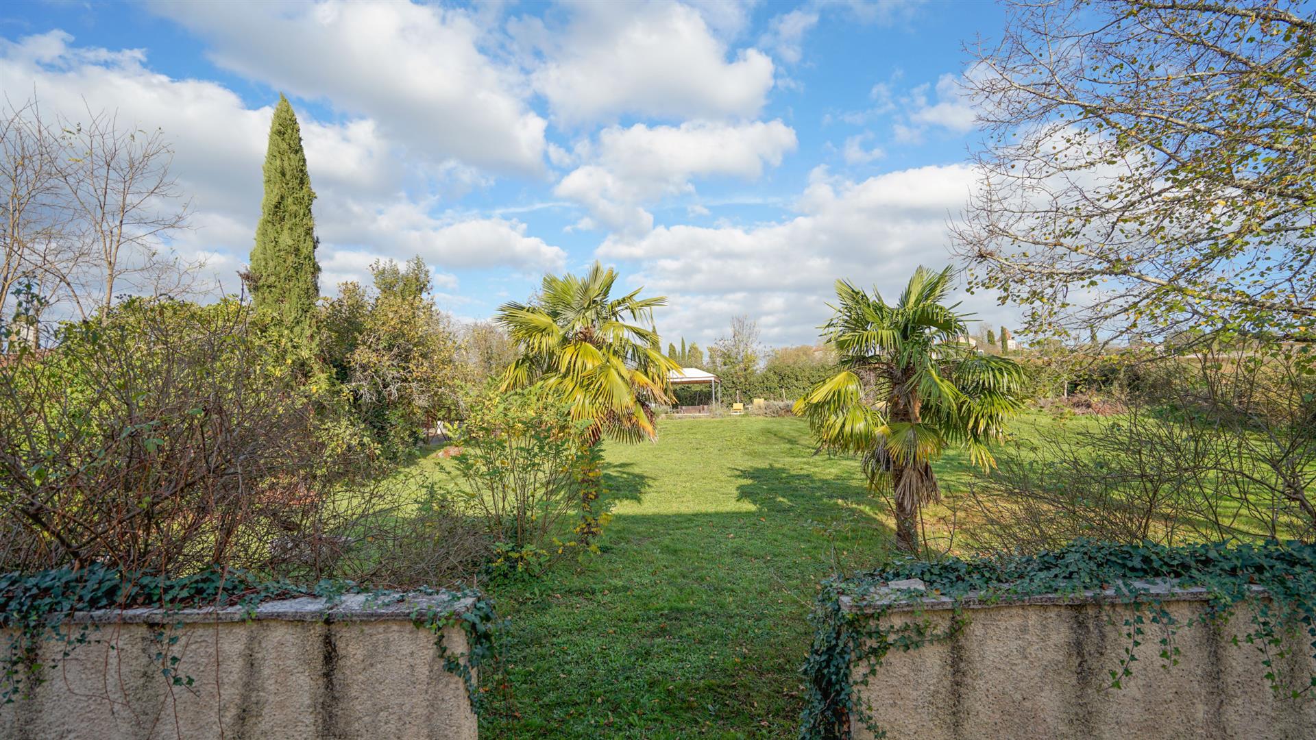 Village house, 5 bedrooms. Attic and outbuildings (pigeon house) with potential.