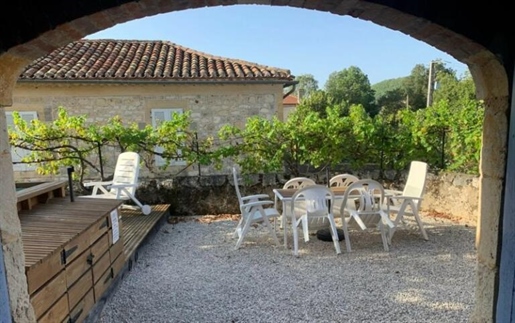 Fully restored village house (3 bedrooms) and 50m2 courtyard with above-ground swimming pool.