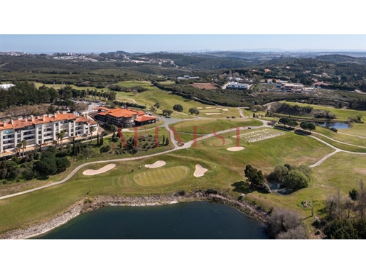 Land in der 1. Phase des Belas Clube Campo mit Blick auf das Clubhaus Golf