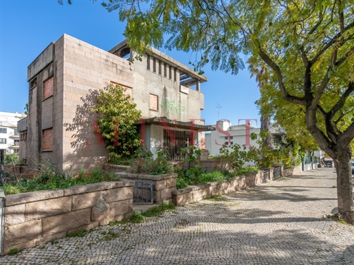 Grundstück mit Haus zum Wiederaufbau in Belém