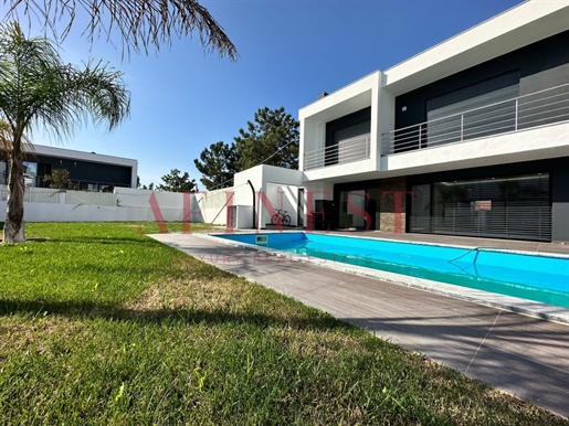 Moradia T4 Isolada | Nova com piscina | Quinta de Valadares, Marisol