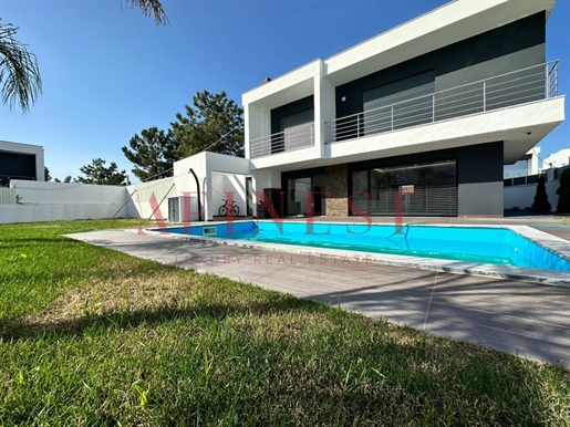 Moradia T4 Isolada | Nova com piscina | Quinta de Valadares, Marisol