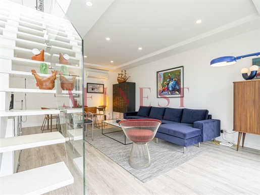 4-Zimmer-Wohnung - Charneca Caparica - 247m2 Privat In Einem Gebäude Aus Dem Jahr 2019 Wie Neu