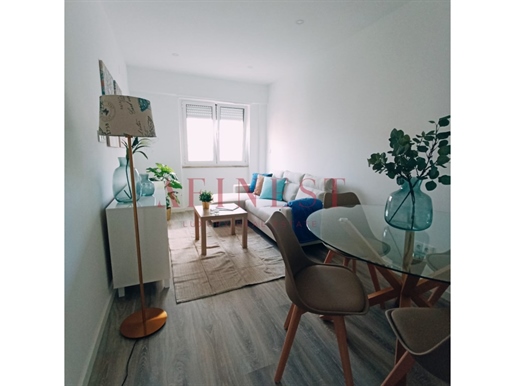 3-Zimmer-Wohnung Komplett Renoviert, Ausgestattet Und Möbliert In Lissabon