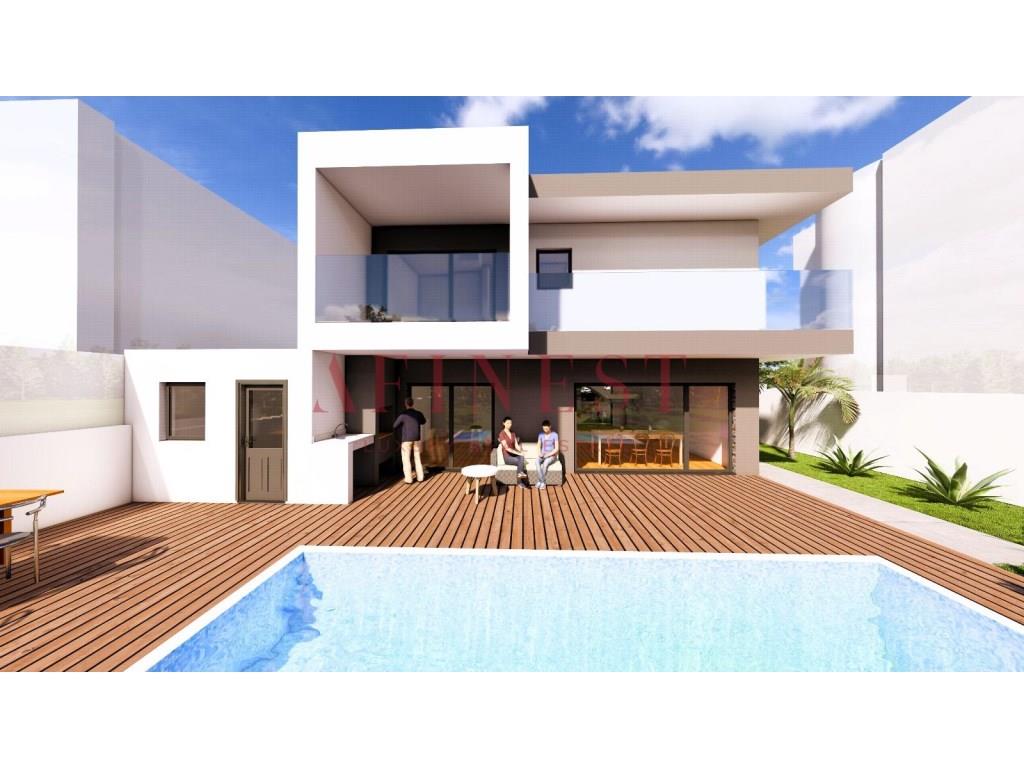 4 Bedroom Villa With Garden, Pool And Garage