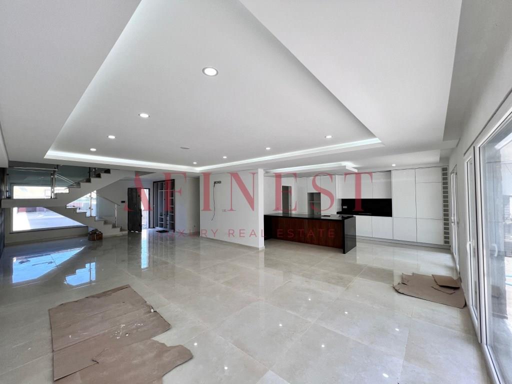 4 Bedroom Villa With Garden, Pool And Garage