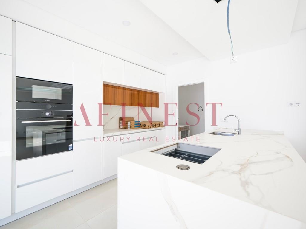 4 Bedroom Villa With Pool In Valadares