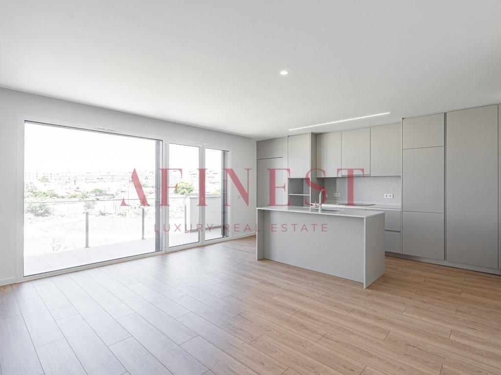 3 Bedroom Flat With Garage In Montijo
