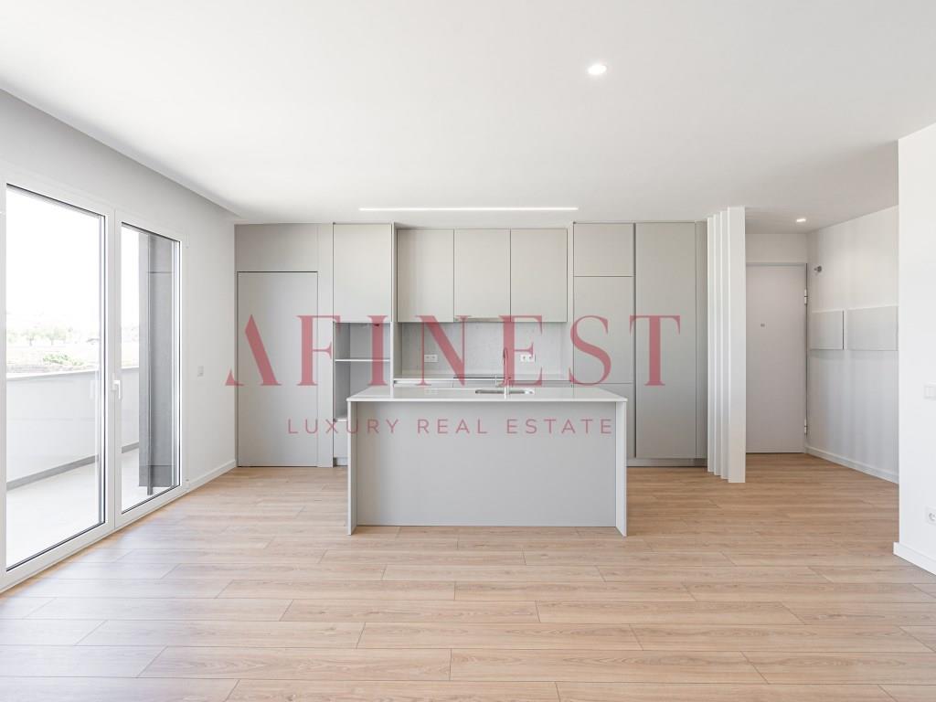 3 Bedroom Flat With Garage In Montijo