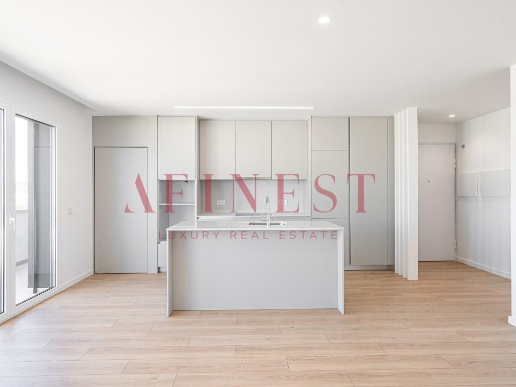 3 Bedroom Flat With Garage In Montijo