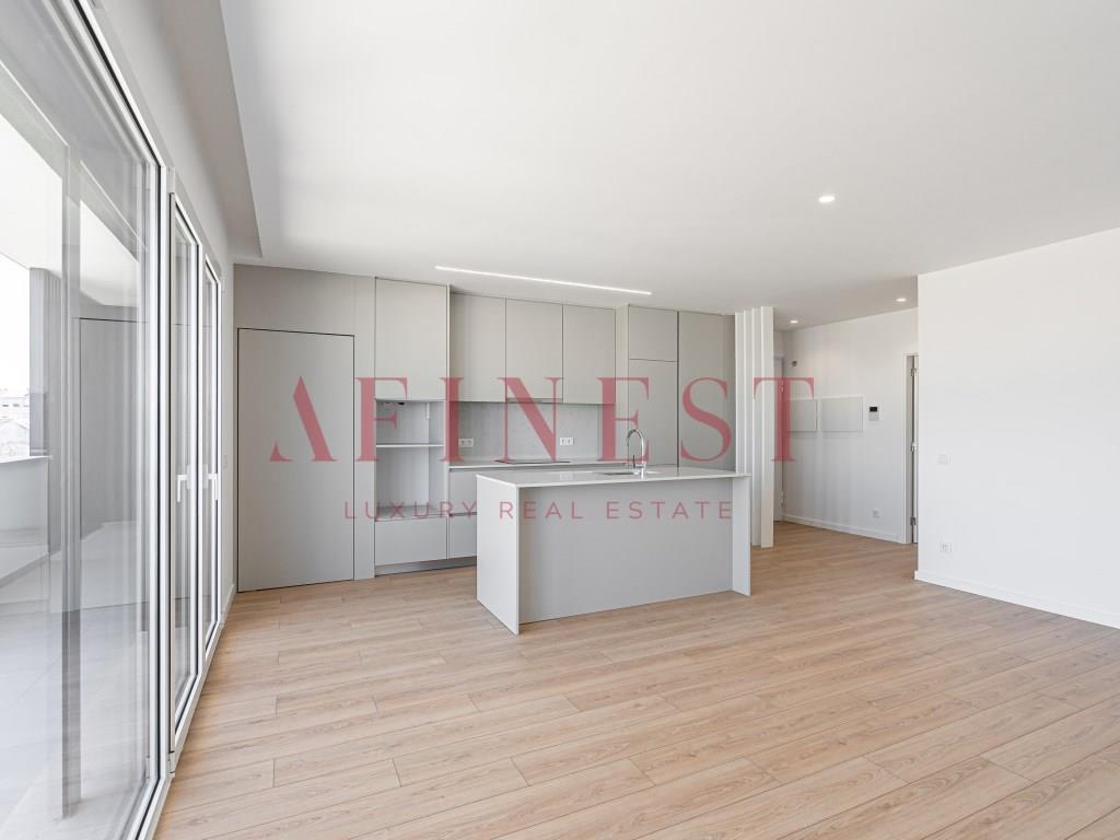 3 Bedroom Flat With Garage In Montijo