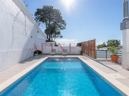 6+1 Bedroom Villa In Estoril With Sea View