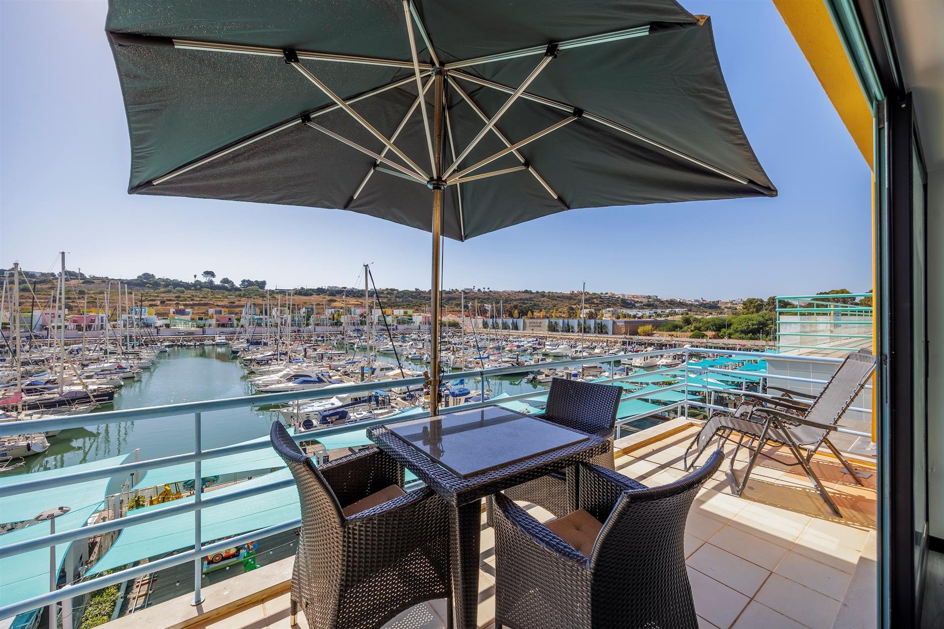 Deslumbrante apartamento de 2 quartos em frente à marina
