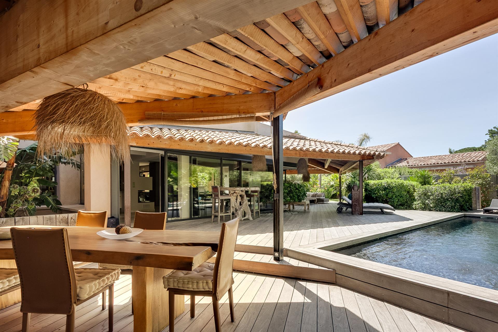 500 m from the beaches, elegant architect-designed villa 'Sauzet' with swimming pool and independent