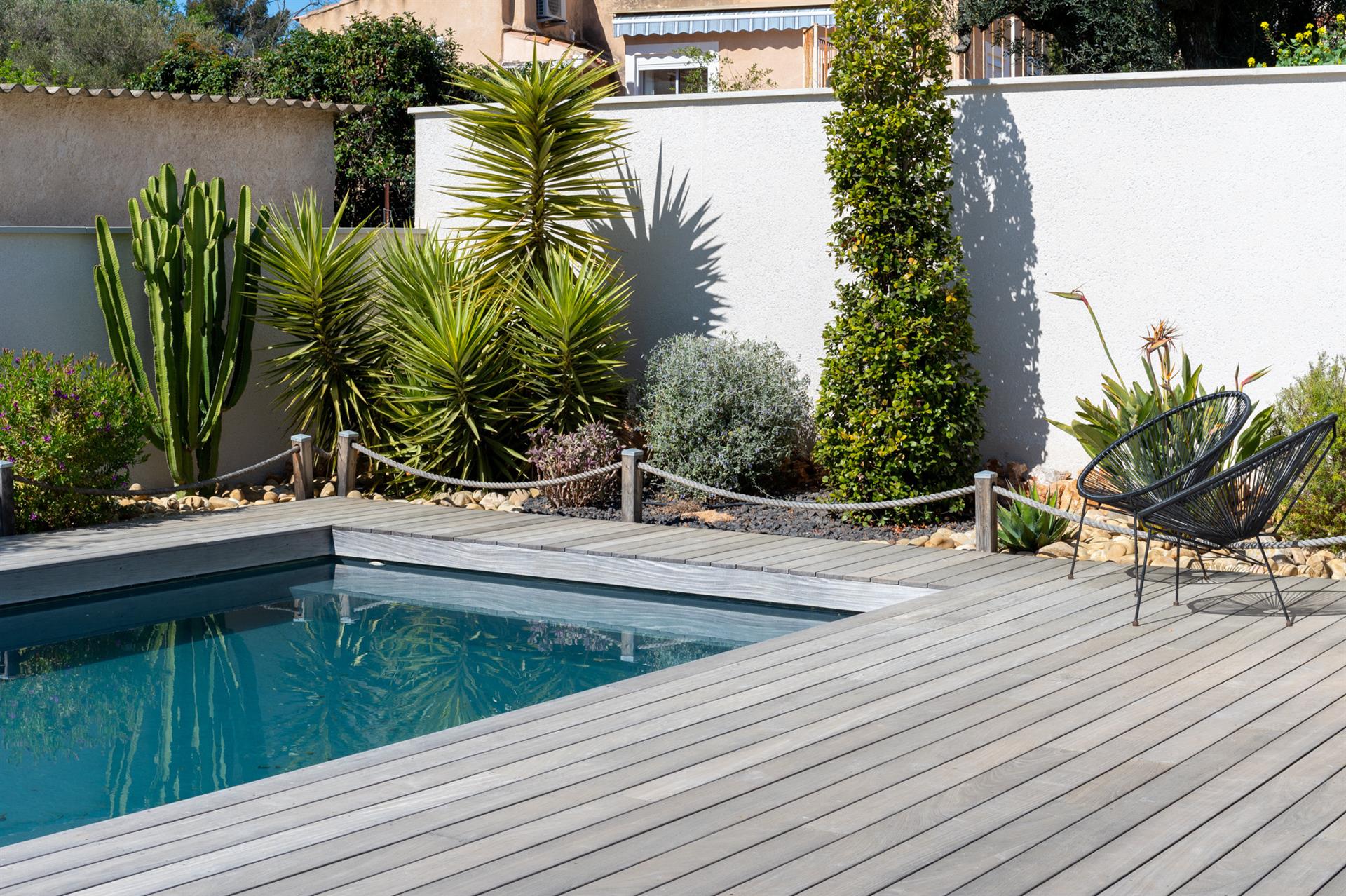 Bandol, superb contemporary villa 50 meters from the sea