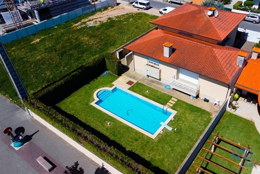Home / Villa with 5 Rooms in Braga with 316,00 m²