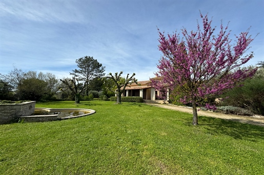 Magnificent villa on 6233m² of wooded park 10 minutes walk fro