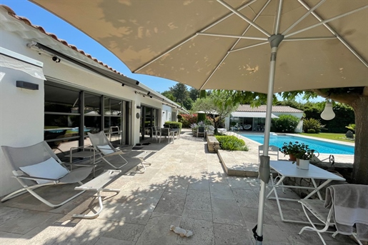 Magnificent villa with Californian style 220m² village on foot