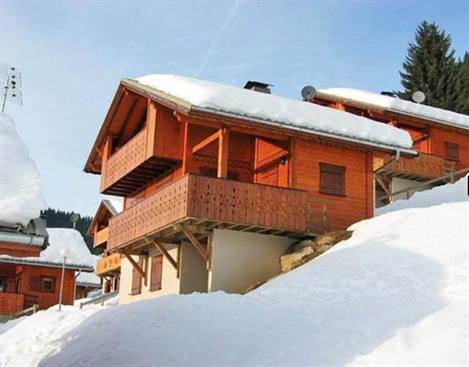 Traditional Four Bedroom Chalet in Petit Chatel