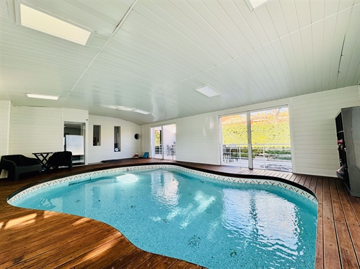 Villa d’architecte avec piscine intérieure près de Montpellier