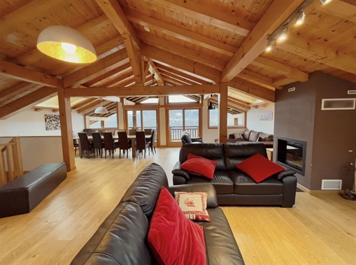 Traditionally Built Chalet with Fantastic View, Samoens