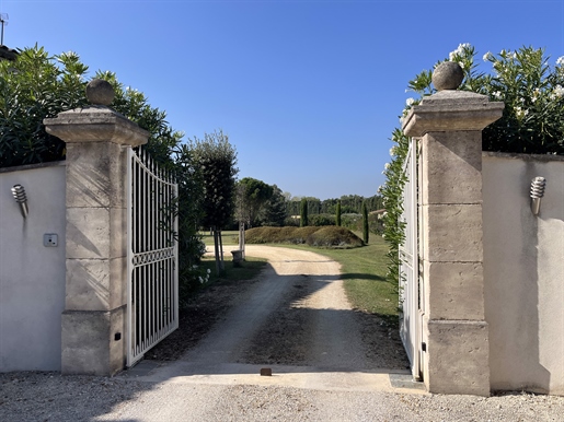 Provencal Mas with Very Large Garden and Pool