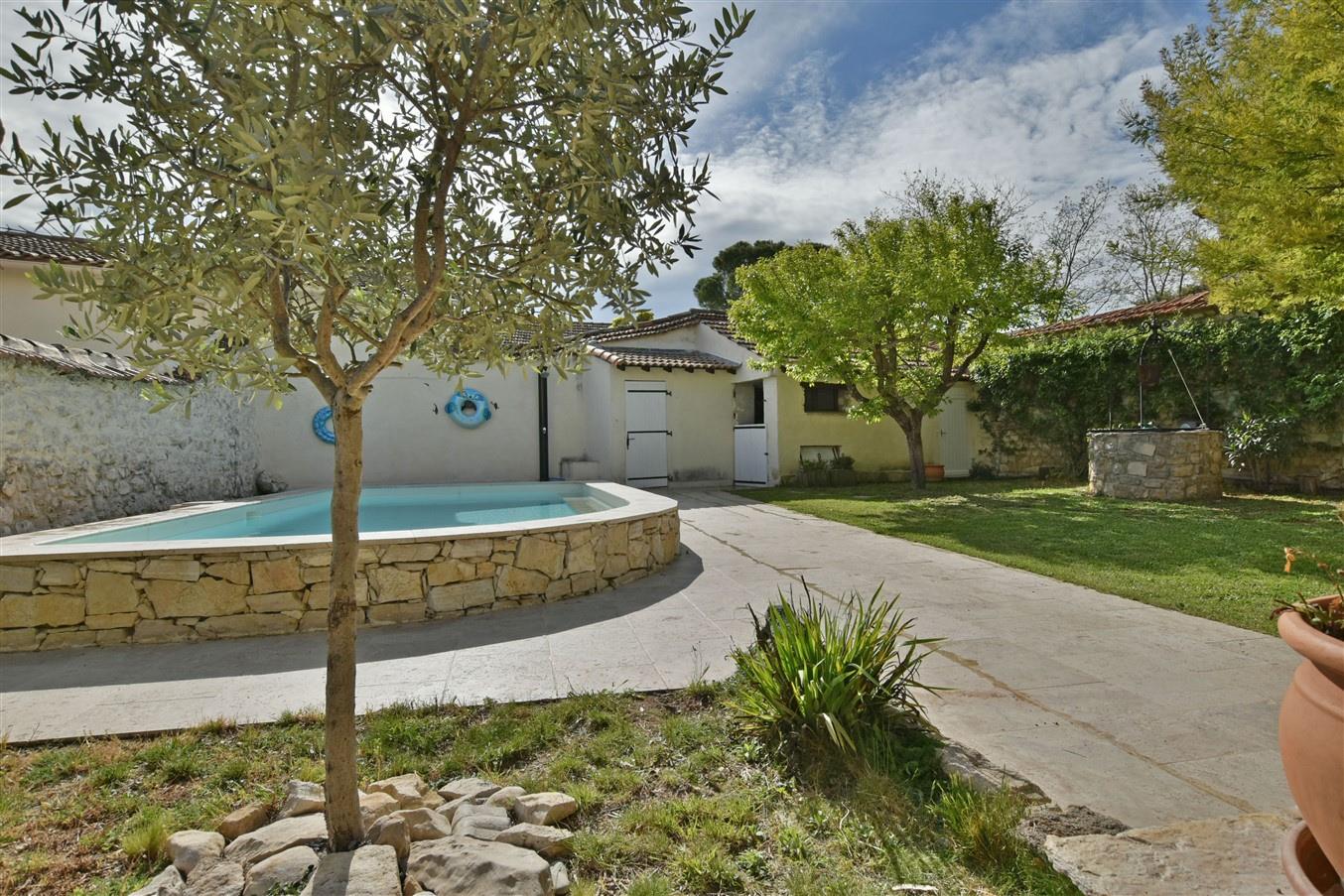 Stone Village House, Garden, Pool in St Mamert du