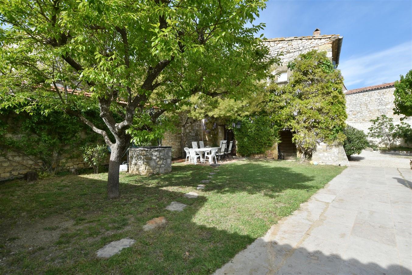 Stone Village House, Garden, Pool in St Mamert du