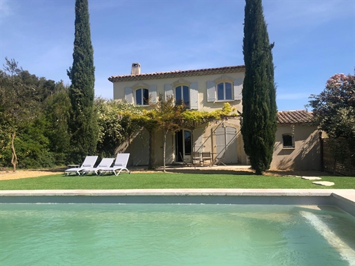 Elegant huis in Provençaalse stijl met verwarmd zwembad
