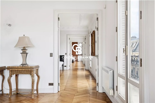 Paris VIII - Apartamento familiar - último andar com vista desafogada
