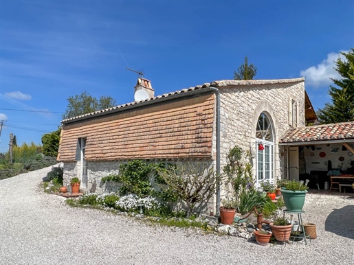 Charming property full of history on the heights of a hamlet in Quercy